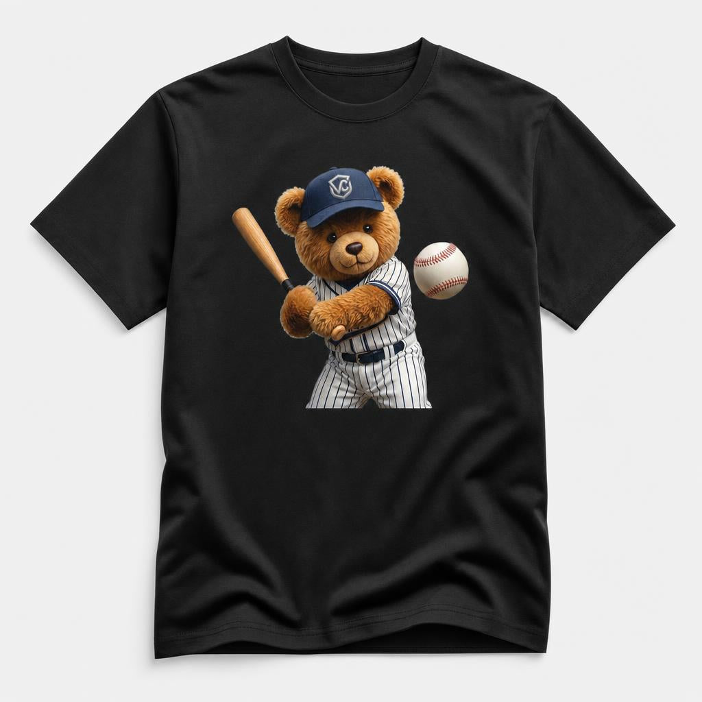 Camiseta negra Virtux Club con el diseño del oso bateador, vista frontal